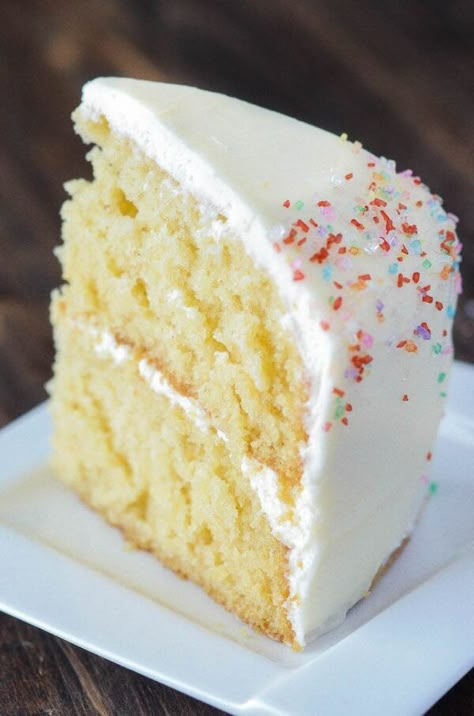 Dream Cake Recipe, Best Vanilla Cake Recipe, Easy Vanilla Cake, Homemade Vanilla Cake, Vanilla Buttercream Icing, Easy Vanilla Cake Recipe, Moist Vanilla Cake, Chocolate Cake Recipe Easy, Cake Recipes Easy Homemade