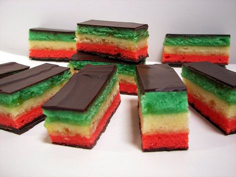 Culinary in the Desert: Seven Layer Cookies. I hate having to find this recipe every year lol Seven Layer Cookies, 7 Layer Cookies, Italian Rainbow Cookies, Italian Sweets, Cookie Table, Italian Pastry, Rainbow Cookies, Sprinkle Cookies, Pretty Cookies