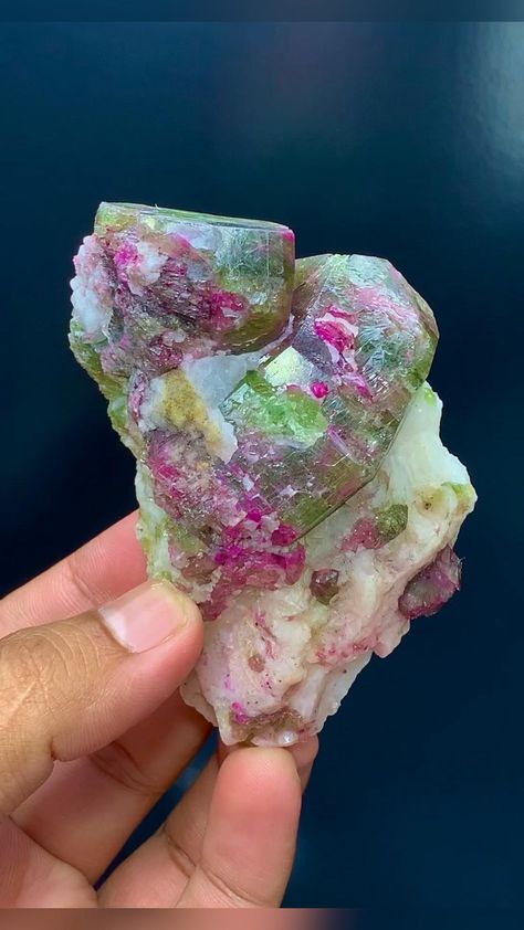 Minerals Crystals Stones, Minerals Crystals Rocks, Crystal Vibes, Magic Stones, Crystal Aesthetic, Rock Minerals, Pretty Rocks, Beautiful Crystals, Cool Rocks