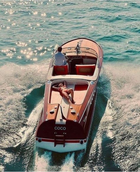 Riva Boot, Riva Aquarama, Riva Yachts, Wooden Speed Boats, Mahogany Boat, Riva Boat, Naval Architecture, Yacht World, Classic Wooden Boats