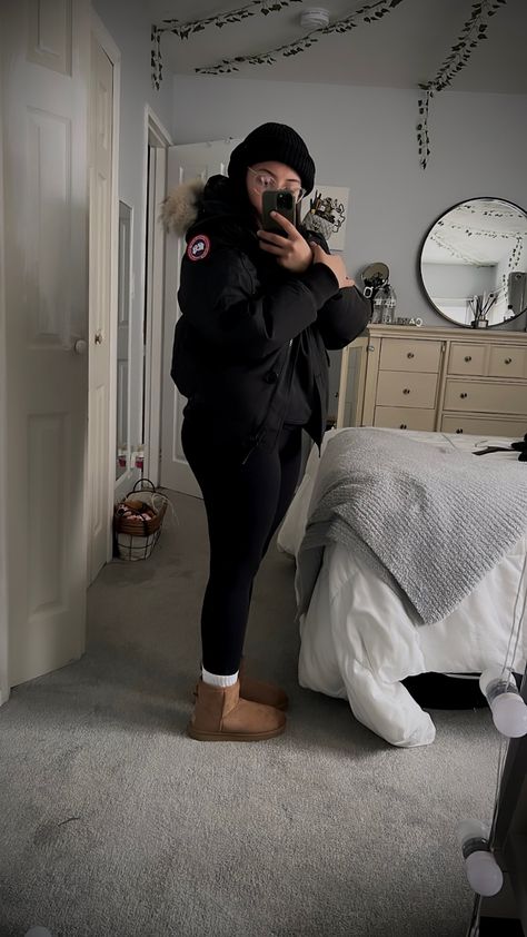 Canada Goose Women Outfits, Canada Goose Outfit, Canada Goose Coat, Wishlist Board, Canada Goose Women, University Outfit, Aesthetic Luxury, Winter Fit, Winter Lookbook