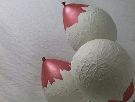 Turn the Papier Mache Easter eggs to make sure it dries. Paper Mache Easter Basket, Dragon Egg Diy, Ostrich Art, Papier Mache Eggs, Giant Easter Eggs, Diy Paper Mache, Paper Mache Easter, Castle Birthday, Paper Mache Eggs