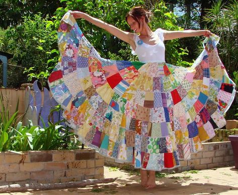 Quilted Clothing, Quilted Skirt, Patchwork Skirt, Old Quilts, Work Skirts, Weird Shirts, A Skirt, Skirt Pattern, Upcycle Clothes