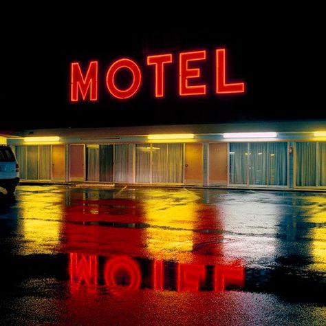 Motel neon at night, photo by Jeff Brouws Jeff Brouws, Vinita Oklahoma, Motel Sign, Motel Room, Neon Noir, Ange Demon, Neon Nights, Hotel Motel, Neo Noir