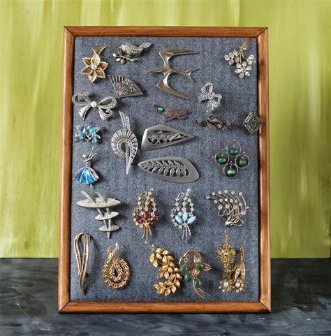 Brooch Frame, Vintage Jewelry Display, Brooch Display, Market Booth, Wave Jewelry, Wood Display Stand, Shop Displays, Vintage Jewelry Repurposed, Design Window