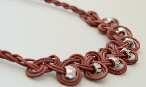 Leather Necklace Tutorial, Leather Necklace Diy, Knots Braids, Leather Cord Jewelry, Leather Cord Necklace, Cord Jewelry, Jewelry Knots, Necklace Tutorial, Leather Corded Necklace