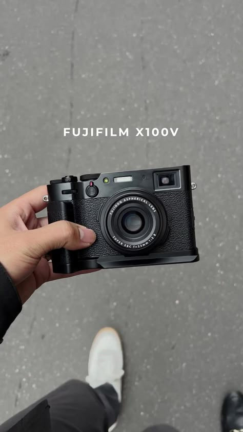 Film Camera Photography, Fuji Camera, Popular Trends, Cute Camera, Film Photography Tips, Fujifilm Camera, Old Cameras, Photography Camera, Vintage Cameras