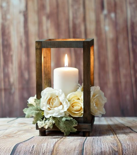 Rustic Lantern Centerpieces, Lantern Candle Centerpieces, Wood Candle Lantern, Wood Lanterns, Wedding Lantern, Lantern Centerpiece, Săpunuri Handmade, Rustic Wedding Table Decor, Lantern Decor