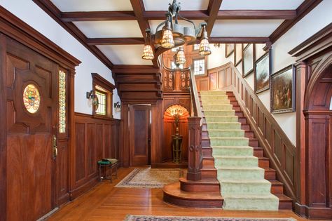 Just in time for #Halloween, get your trim inspiration from American Horror Story’s first season Murder House. Stairway Decorating, House Dr, House Shifting, American Horror Stories, Cool Homes, Famous Houses, Grand Foyer, Historic Mansion, Gothic Revival