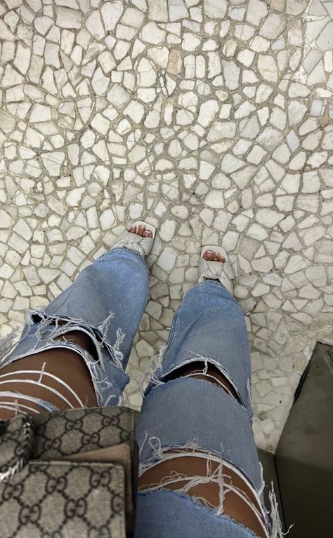 ripped jeans + good, open toe chunky heel Ripped Jeans With Heels, Ig Pics, Jeans With Heels, Chunky Heel, Ripped Jean, Ripped Jeans, Chunky Heels, Open Toe, Heels