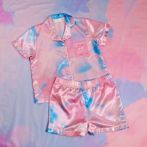 Pinterest Clothes, Taylor Swift Pink, Rainbow Girls Room, Lover Album, Taylor Swift Merchandise, Silk Pjs, Taylor Swift Party, Taylor Swift Birthday, My Lover