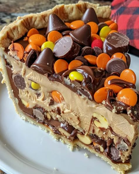 Giant Reese’s Peanut Butter Cup Pie - Easy No-Bake Recipe Reese Peanut Butter Pie, Peanut Butter Cup Pie, Cup Pie, Reese's Peanut Butter Cup, Creamy Crab, Best Peanut Butter, Peanut Butter Filling, Salted Caramel Chocolate, Peanut Butter Pie