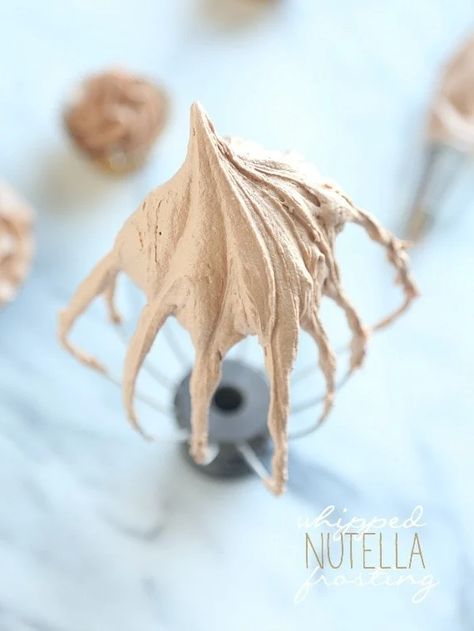 Whipped Nutella Frosting | Homemade Hazelnut Frosting Recipe For Cake Nutella Frosting Recipe, Whipped Nutella, Nutella Icing, Cake Decor Ideas, Nutella Snacks, Cake Bundt, Nutella Recipes Easy, Nutella Frosting, Cake Banana