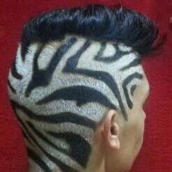 Zebra hairtattoo... Kinek ajánlanád? Short Hair Shaved Sides, Shaved Design, Shaved Designs, London Hair, Tattoo S, Hair Barber, Hair Tattoo, Creative Hair Color, Crazy Hair Day At School