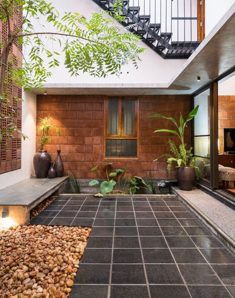 Tiles Facade, Interior Design Indian, Kerala Architecture, Brick Roof, Brick Houses, Sustainable Building Materials, Indian Home Interior, Kerala House Design, Kerala Houses