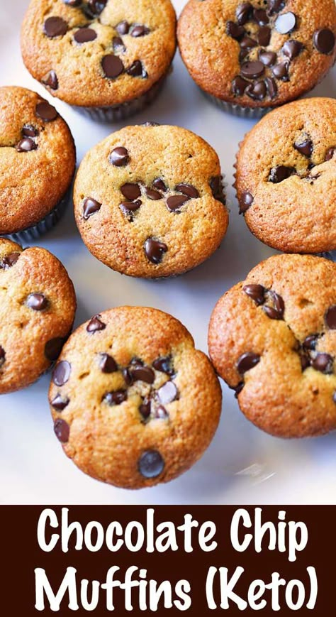 A very easy recipe for healthy keto chocolate chip muffins. Keto Chocolate Chip Muffins, Healthy Chocolate Chip Muffins, Keto Brood, Keto Muffin Recipe, Desayuno Keto, Keto Muffins, Muffins Breakfast, Postre Keto, Keto Baking