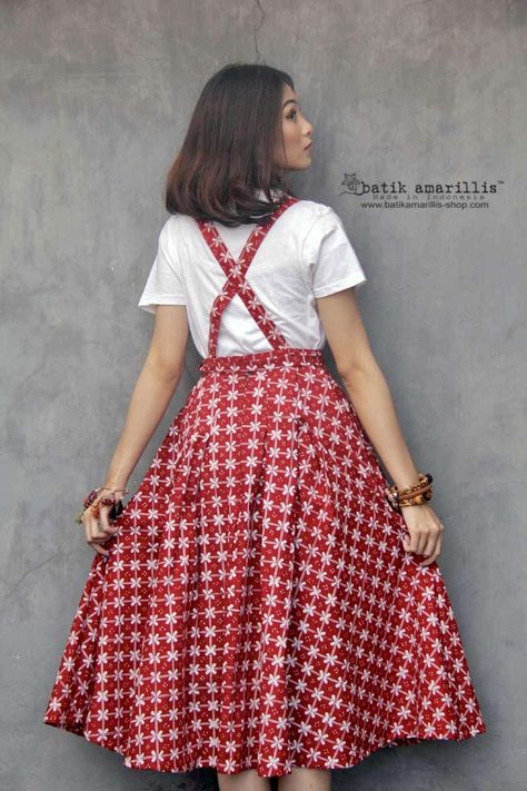 Overalls Skirt Outfit, Clock Skirt, Diy Overall Dress, Batik Amarillis, Easy Diy Clothes, Shweshwe Dresses, Frock Fashion, Frock Patterns, Overall Skirt