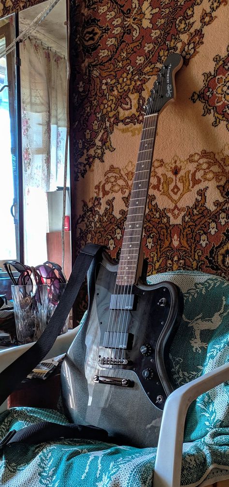 #grunge #hardrock #metel #beast #guitarporn #fender #jazzmaster #squier #contemporary #black #activepickups Jazz Master Guitar, Custom Jazzmaster, Squier Jazzmaster, Studio Instruments, Jazzmaster Guitar, Dream Guitar, Fender Jazzmaster, Jazz Sheet Music, Electric Guitar Design