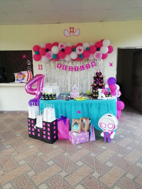 Decoración basada en la super héroe spider girl 🕸️🕷️ Girly Spider-man Birthday, Gwen Stacey Birthday Party, Ghost Spider Party Decorations, Ghost Spider 3rd Birthday, Gwen Spiderman Birthday Party, Ghost Spider Gwen Birthday Party, Gwen Stacy Birthday Party Ideas, Ghost Spider Decorations, Spidey Ghost Spider Birthday