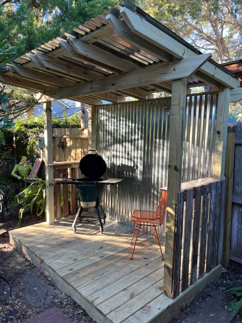 Outdoor Smoker Area, Cook Shack Ideas, Grill Gazebo Ideas Diy, Bbq Shack Backyard, Cabin Pergola, Grill Shed, Grill Shack, Bbq Shelter Ideas, Staff Housing