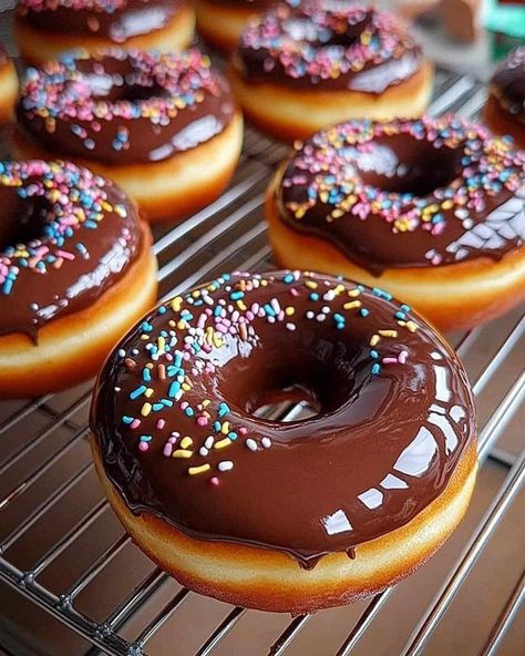 Chocolate Donut Glaze, Chocolate Glazed Donuts Recipe, Donut Batter, Easy Donut Recipe, Homemade Donuts Recipe, Glazed Donuts, Chocolate Glazed Donuts, Decadent Chocolate Desserts, Quick Treats