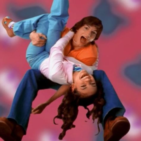 cuties #that70sshow #jackieburkhart #milakunis #michaelkelso #kelso #ashtonkutcher Jackie Burkhart And Michael Kelso, That 70s Show Aesthetic, Michael Kelso, Eric Forman, Jackie Burkhart, 70s Show, 70 Show, I Love Cinema, That 70s Show