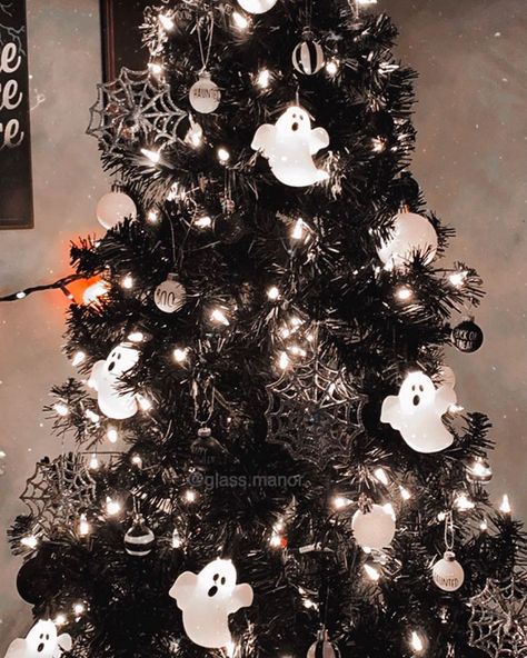 All Posts • Instagram Black Christmas Decorations, Christmas Hand Painted, Christmas Tree Inspo, Goth Christmas, Scary Christmas, Nightmare Before Christmas Decorations, Creepy Christmas, Dark Christmas, Wreaths And Garlands