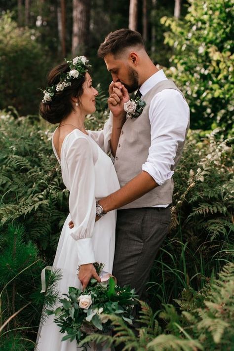 Wedding Day Detail Shots | bride, bride getting ready, bride getting ready photos, wedding day, wedding aesthetic, wedding inspo, wedding inspiration, bridal, bridal photos, wedding dress, wedding dress details, wedding dress detail shots, wedding day vibes, wedding style, bride style, wedding day photo inspiration, floriday weddings, south florida weddings wedding poses for bride and groom bridal party unique indian couple carddesignrr superfast2017 Casual Wedding Pictures, Outdoor Wedding Pictures, Groom Pose, Wedding Photography Ideas, Wedding Portrait Poses, Wedding Photoshoot Props, Reception Photos, Outdoor Wedding Photography, Wedding Photoshoot Poses