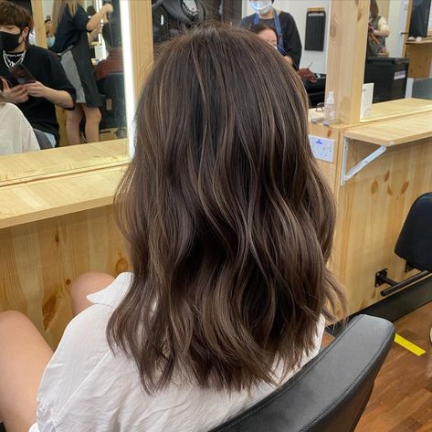 Shortish Brown Hair, Brown Hair Inspiration Short, Short Brown Hair With Brown Highlights, Short Hair Highlights Brown, Asian Short Balayage Hair, Medium Brown Hair Lowlights, Subtle Highlights For Medium Brown Hair, Brown Highlighted Hair Short, Brown Hair With Tiny Highlights