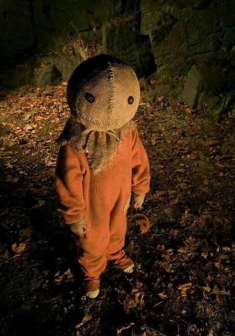 Trick Or Treat Movie, Trick R Treat Movie, Trick Or Treat Sam, Sam Trick R Treat, Horror Photos, Legendary Pictures, Creepy Halloween Decorations, Creepy Things, Trick R Treat