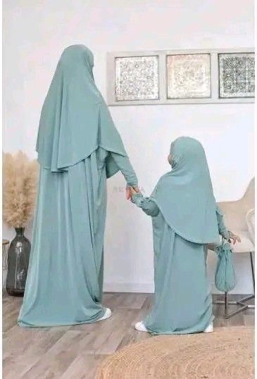 Islam Clothes, Beautiful Abayas, Modest Fashion Muslim, Hijabi Women, Islamic Abaya, Girly M Instagram, Childrens Prayer, Fashion Abaya, Dress Islamic