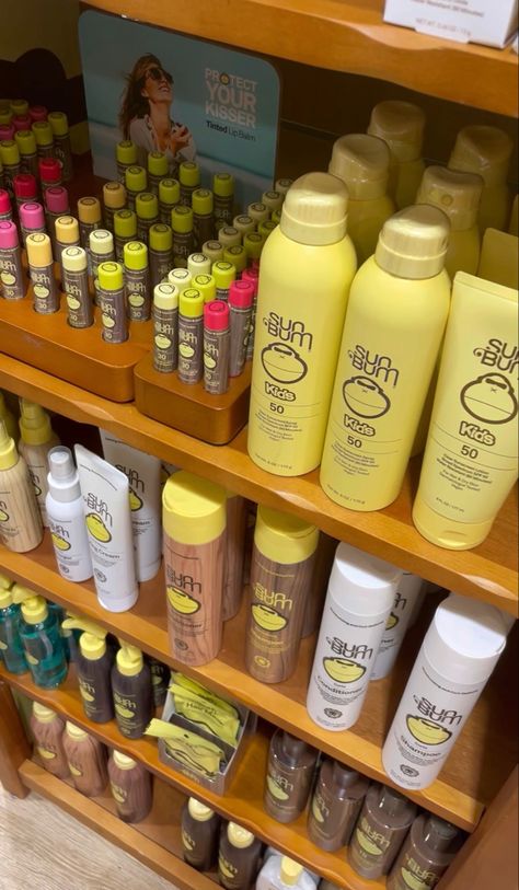 Sunbum Tanning Oil, Sunbum Spf, Sun Bum Aesthetic, Sun Bum Shampoo And Conditioner, Sunbum Aesthetics, Hawaiian Tropic Sunscreen Aesthetic, Tanning Tips, Sun Bum, Summer Tanning