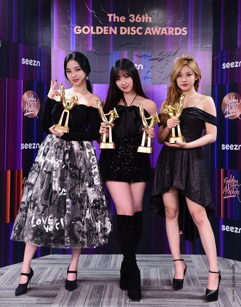 ً on Twitter: "jtbc_awards twitter update… " Golden Disc Awards, Golden Disk Awards, Black Mamba, Twitter Update, Stage Outfits, Types Of Fashion Styles, South Korean Girls, Actors & Actresses, Sequin Skirt