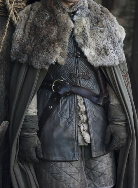 Winter Fantasy Outfit Male, Medieval Winter Clothes Men, Winter Fantasy Clothing Male, Medieval Fantasy Clothing, Aesthetic Male Outfits, Theon Greyjoy, Viking Armor, Viking Clothing, Elf Clothes