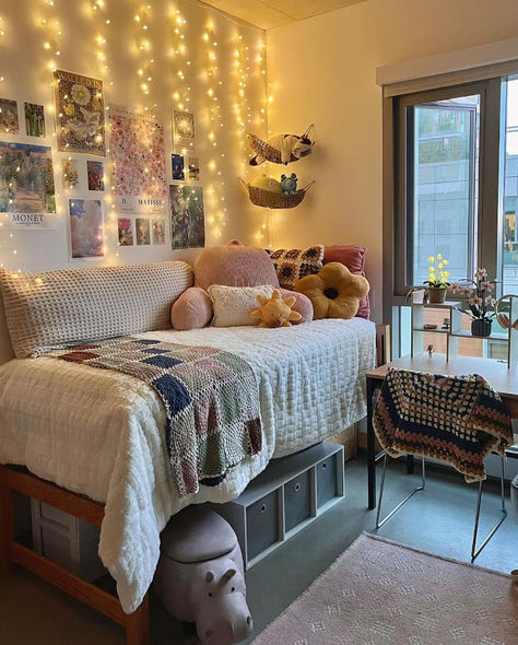 Five students with award-winning dorms share their tips, inspo, and must-have items. Uc San Diego, Student Dorm, Best Room, College Dorm Room Decor, Dorm Inspo, Elite Daily, College Hacks, College Dorm Rooms, Must Have Items