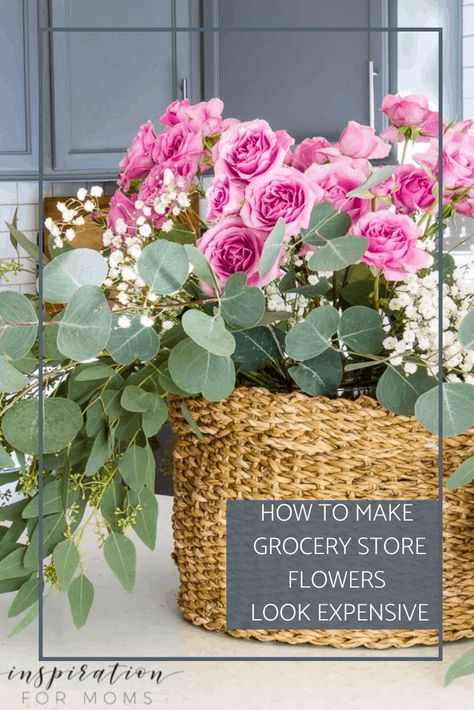 How To Make Grocery Store Flowers Look Expensive - Inspiration For Moms Grocery Store Flowers, Summer Flower Arrangements, Late Summer Flowers, Rose Centerpieces, Market Ideas, Spring Decorating, Diy Roses, Look Expensive, Flower Packaging