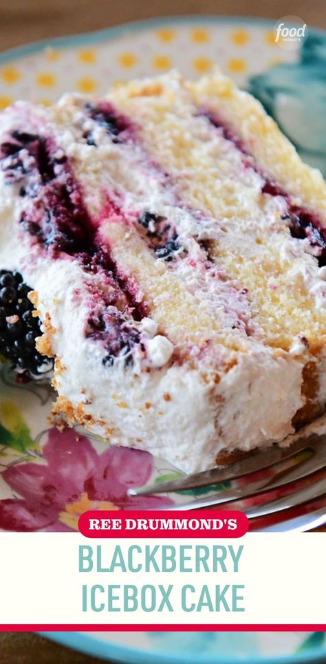 Recipe of the Day: The Pioneer Woman's Blackberry Icebox Cake ✨ Ree layers slices of frozen pound cake with blackberries and whipped cream to create her crowd-pleasing dessert. It’s a cinch to make but be sure to plan ahead — it needs to chill for several hours in the refrigerator before you serve it. Cake With Blackberries, Pioneer Woman Desserts, Blackberry Jam Cake, Refrigerator Cake, Blackberry Dessert, Creamsicle Cake, Blackberry Cake, Icebox Cake Recipes, Sweet Butter