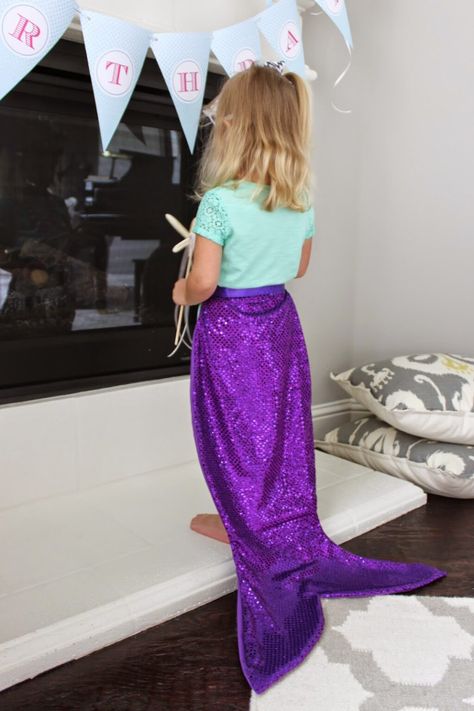 Mermaid Birthday Party: Everything You Need for a Nautical Bash Mermaid Tail Tutorial, Zodiac Costume, Mermaid Costume Kids, Tail Tutorial, Diy Mermaid Tail, Mermaid Tail Skirt, Sea Costume, Mermaid Tail Pattern, Mermaid Costume Diy