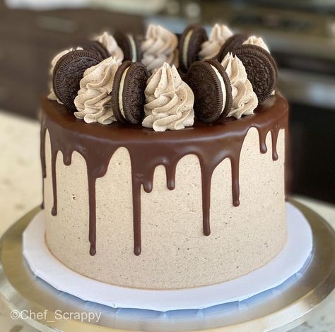 Oreo Birthday Cake, Oreo Buttercream, Lava Cake Recipes, Chocolate Cake Designs, Easy Chocolate Cake, Simple Cake Designs, Chocolate Cake Decoration, Birthday Cake Chocolate, Creative Birthday Cakes