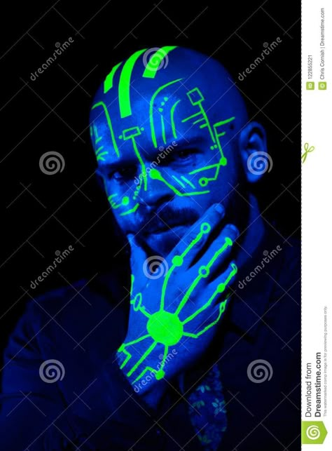 Neon Skull Makeup Halloween, Uv Face Paint Men, Festival Body Art Paint, Uv Makeup Ideas Black Lights, Glow In The Dark Face Paint, Male Face Paint, Black Light Face Paint, Neon Body Art, Neon Body Painting