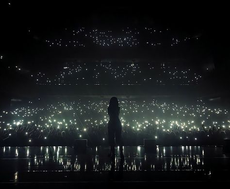 Being On Stage Aesthetic, Concert Stage View, Music Awards Aesthetic, K Pop Idol Aesthetic, Superstar Aesthetic, Performer Aesthetic, Pop Star Aesthetic, Popstar Aesthetic, Singer On Stage