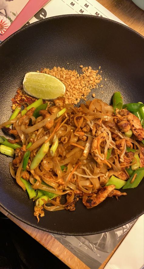 Pad See Ew Aesthetic, Pad Thai Aesthetic, Ew Aesthetic, Thai Aesthetic, Pad See Ew, Food Motivation, Healthy Food Motivation, Thai Food, I Want To Eat