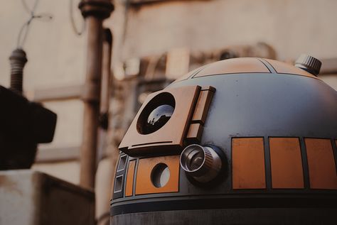 Star Wars droid-galaxies edge Star Wars Droid Aesthetic, Droid Aesthetic, Galaxies Edge, Star Wars Droids, Galaxy's Edge, Original Characters, Star Wars Characters, Httyd, Dnd Characters