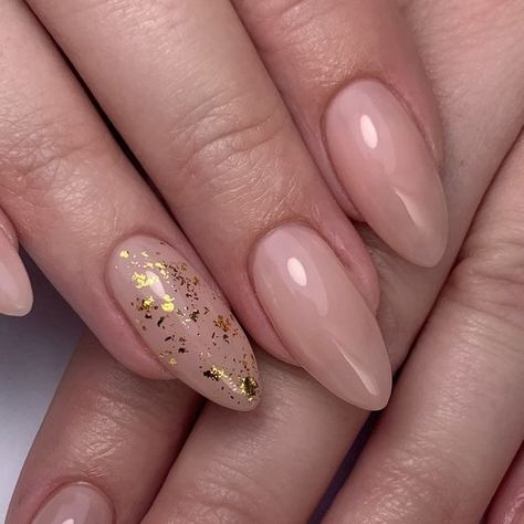 𝙣𝙖𝙩 𝙢𝙖𝙡𝙤𝙣𝙚𝙮 𝙣𝙖𝙞𝙡 𝙖𝙧𝙩𝙞𝙨𝙩 on Instagram: "⁣ I’m absolutely loving this minimal sheek nail designs lately! I hope they never end 😍 ⁣ Using my favourite nude Barely There from @cmp_beautysupplies ⁣ Hard gel refill + $5 nail art⁣ ⁣ .⁣ .⁣ .⁣ ⁣ #minimalism #minimalistnails #minimalistnailart #minimalist #nudenailart #goldnails #goldfoilnails #simplenails #simplenailart #simplenaildesigns #almondnails #almondnailsdesigns #perfectnails #nailsnailsnails #nails2inspire #nailsonfleek #trendingnailart #perthnailtech" Amr Diab, Minimalist Nail Art, Almond Nails Designs, Hard Gel, Simple Nail Designs, Minimalist Nails, Easy Nail Art, Gold Nails, Perfect Nails