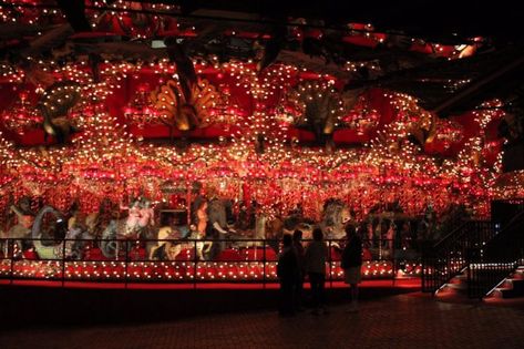 The World's Largest Indoor Carousel Is Right Here In Wisconsin At House On The Rock Wisconsin Attractions, Spring Green Wisconsin, Crazy Houses, Wisconsin Travel, American Gods, House On The Rock, Merry Go Round, Spring Green, Tourist Attraction