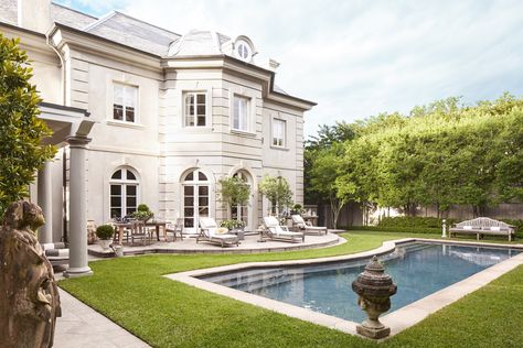 Tara Shaw Pool Tara Shaw, Veranda Magazine, Neoclassical Design, Nice House, New Orleans Homes, Patio Interior, Classic Architecture, Swimming Pool Designs, French Country House