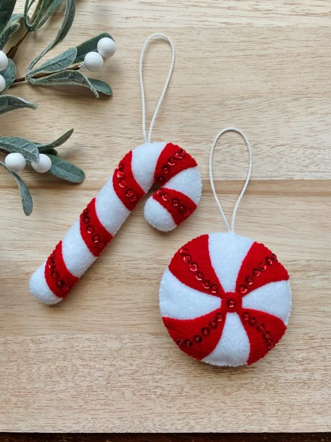 **THIS IS A PDF PATTERN DOWNLOAD. ** No finished product will be shipped.  Add a touch of handmade to your holiday decor! This adorable felt ornament set is sure to add cheer to any room. Make a bunch to decorate your Christmas tree or make some in all different colors to tie onto gifts! You can even string them together to make a candy garland! You will receive the PDF patterns for BOTH the felt candy cane ornament and the felt peppermint ornament. You will be able to use these patterns to hand sew and create your very own felt ornaments.  The candy cane measures roughly 5.25" long and the peppermint measures roughly 3.25" wide. This pattern includes a list of all supplies needed and step-by-step instructions with color photos. These ornaments are perfect for beginners! Only basic sewing/ Diy Felt Ornaments Patterns, Diy Easy Ornaments Christmas, Felt Christmas Tags, Candy Cane Felt Ornaments, Felt Grinch Ornament, Felt Candy Ornaments, Christmas Felt Patterns, Easy Felt Ornaments, Diy Christmas Ornaments Felt