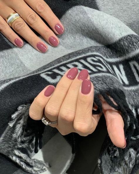 Shellac Nails Fall, Popular Nail Colors, Kutek Disney, Wine Nails, Simple Fall Nails, September Nails, Pumpkin Nails, October Nails, Cherry Nails