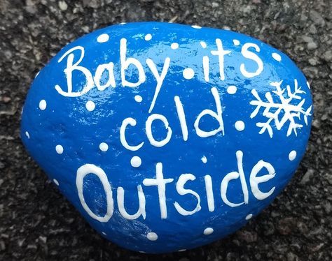 Winter Rocks, Winter Painted Rocks, Rock Painting Winter, Winter Scene Rock Painting Ideas, Winter Themed Painted Rocks, Christmas Pebble Art, Ladybug Rocks, Decorated Flower Pots, Painted Rocks Kids