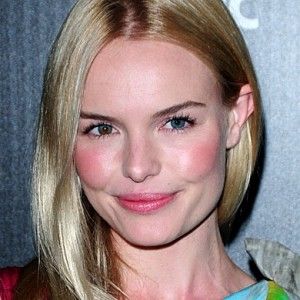 just pink right on the apples - a simple innocent look Cheek Augmentation, Apple Cheeks, Cheek Implants, Sleek Makeup, Injectables Fillers, Facial Plastic, Rosy Cheeks, Kate Bosworth, Lazy Girl